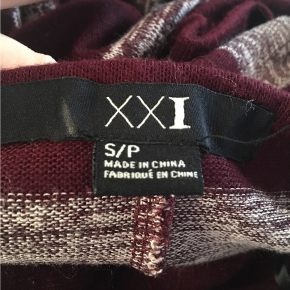 Forever 21 Light Sweater Top - Picture 4 of 4